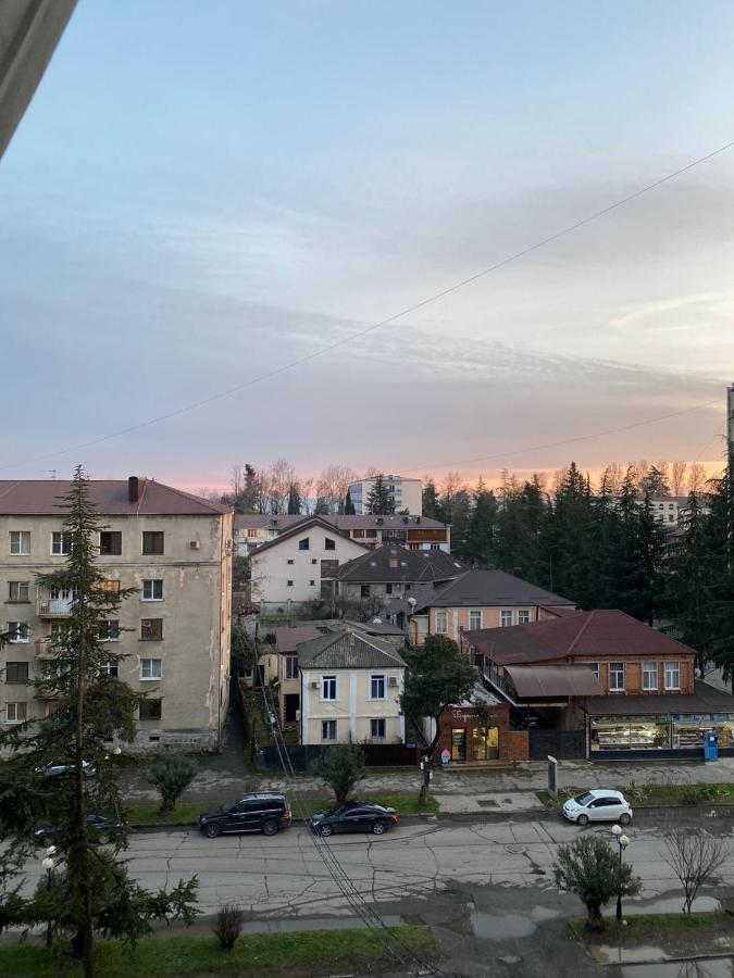 Большая Четырехкомнатная Квартира С Двумя Балконами У Моря В Центре Сухума,В Абхазии Sukhumi Exterior foto